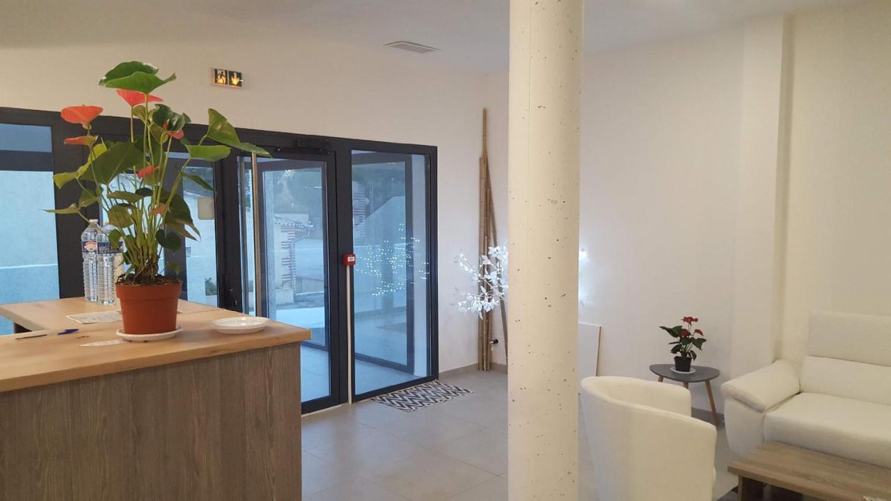 Hotel Restaurant Mas Del Gall Castelnou Exterior photo